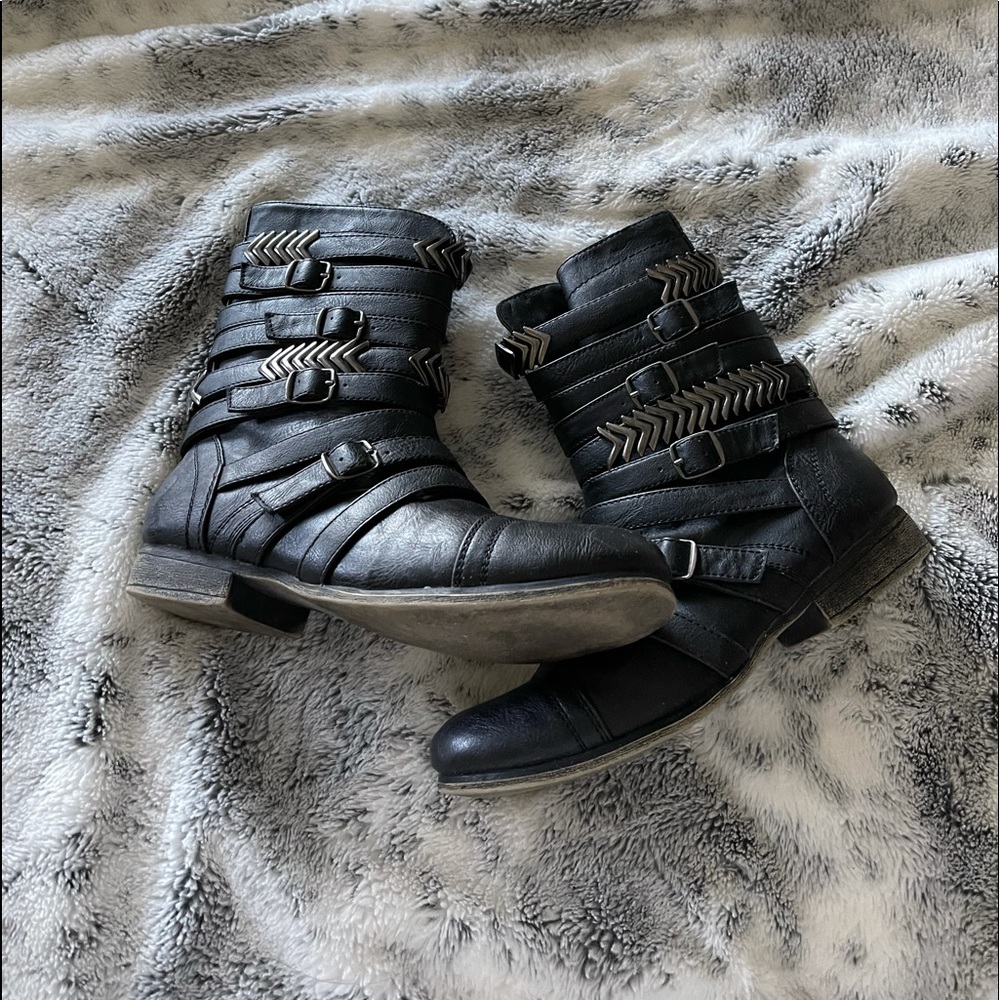 Women’s combat boots